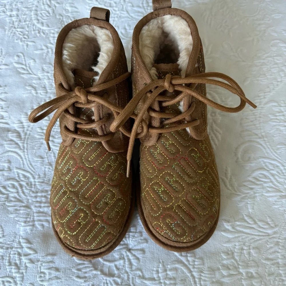 UGG Neumel Tan Patterned Lace-Up Boots NWOT size 5